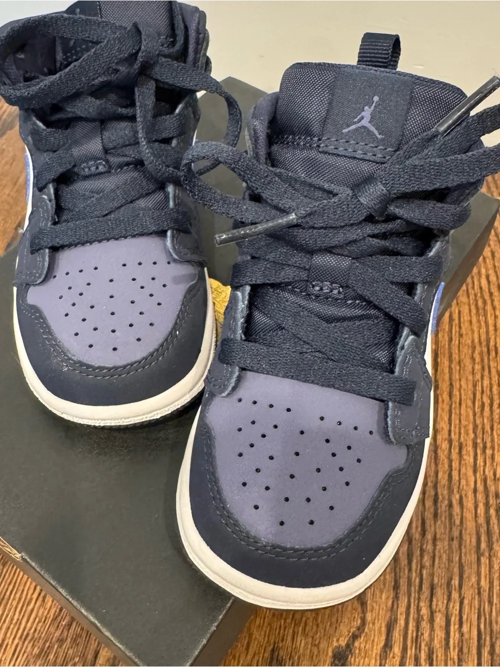 Toddler Jordan 1 MID Sneakers